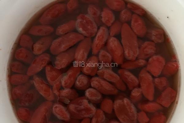 红枣银耳莲子羹的做法图解1