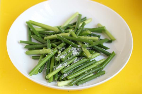 蒜薹炒肉丝的做法图解2