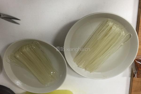 螺蛳粉的做法图解1