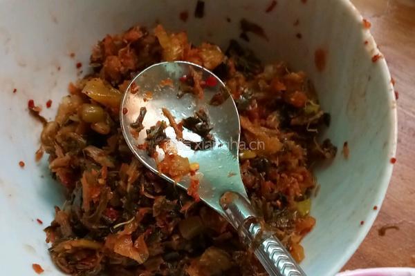 酸腌菜炒肉末的做法图解2