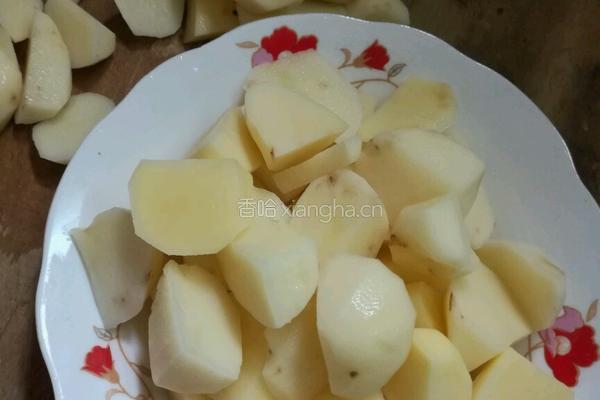 双椒锅巴土豆的做法图解3