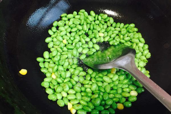 清炒毛豆玉米胡萝卜的做法图解3