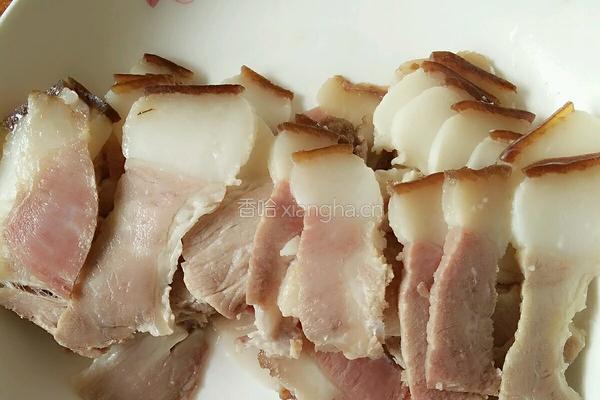虎皮煎椒炒腊肉的做法图解1