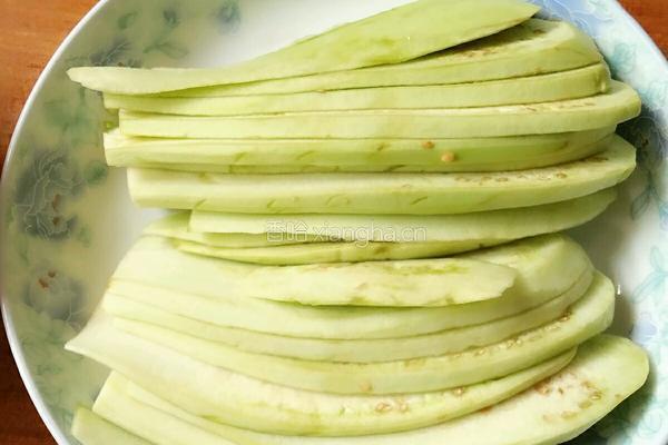 香辣茄子片的做法图解2