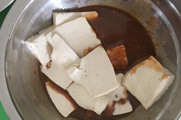 豆腐扣肉的做法图解3