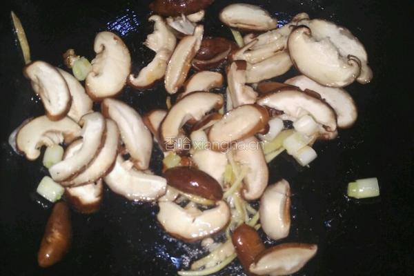 香菇炒青菜的做法图解4