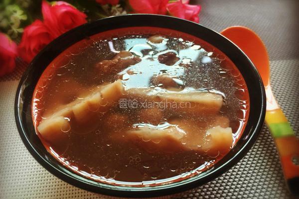 大骨莲藕花生汤的做法图解5