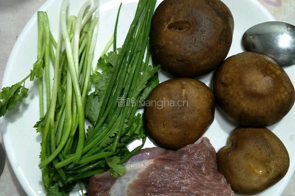 香菇瘦肉粥的做法图解1