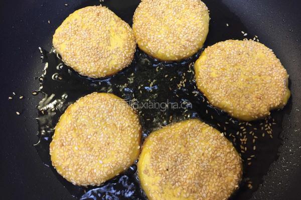 芝麻南瓜饼的做法图解3