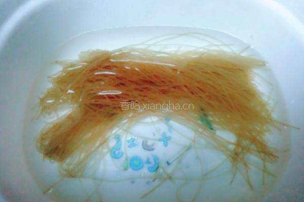 砂锅炖猪肉粉条的做法图解1
