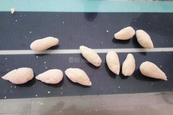 栀子花(面粉制品)的做法图解2