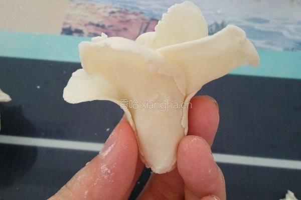 栀子花(面粉制品)的做法图解12