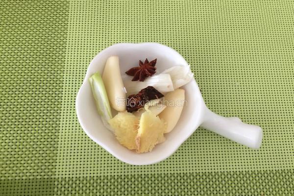 鸡腿拼花菜的做法图解3