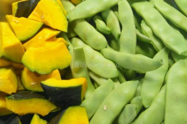 豆角炖窝瓜的做法图解1