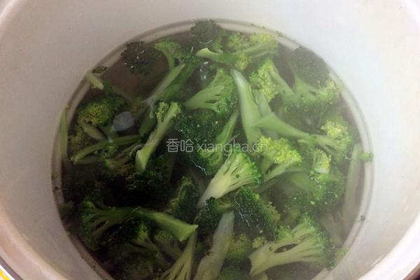 凉拌西兰花的做法图解2