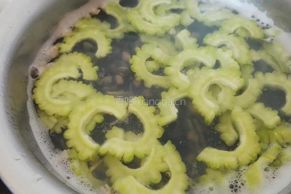 沙蛎苦瓜汤的做法图解5