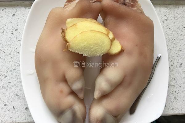 花生米炖猪蹄的做法图解6