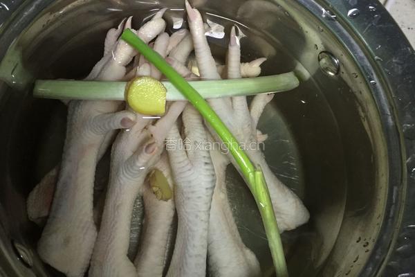 凉拌脱骨鸡爪的做法图解2
