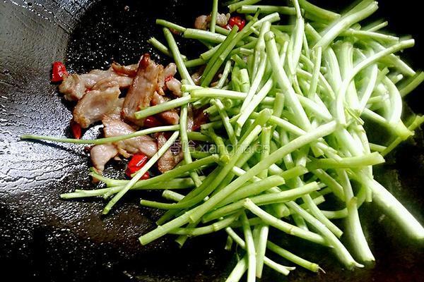 咸肉炒藜蒿的做法图解6