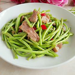 咸肉炒藜蒿的做法[图]