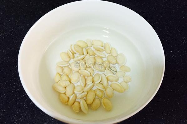 海带芸豆猪手汤的做法图解1