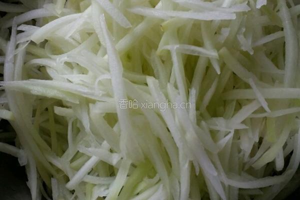 韭菜花炒洋瓜丝的做法图解1