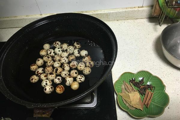 卤鹌鹑蛋的做法图解2