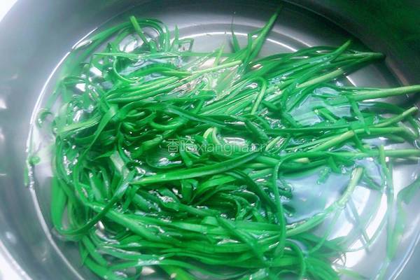 油豆皮拌韭菜的做法图解2