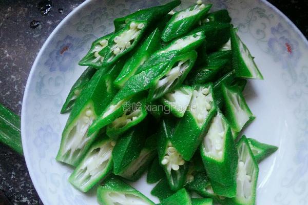 秋葵炒肉的做法图解1