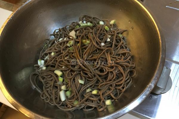 荞麦面条杯的做法图解2