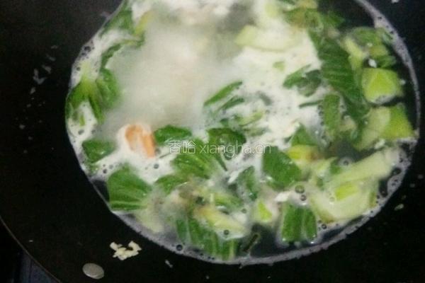 油菜鲜虾鸭蛋汤的做法图解4