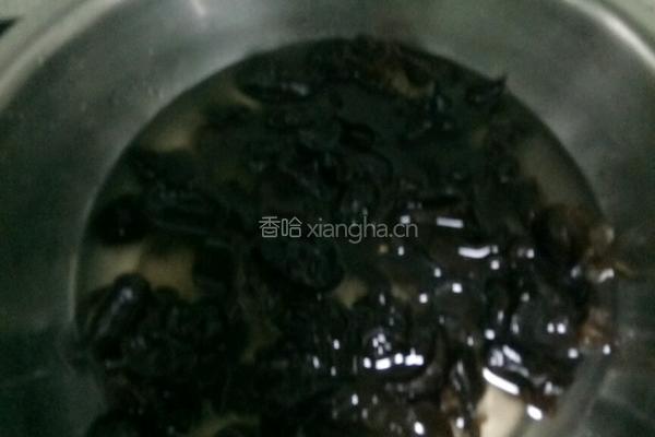 木耳瘦肉水饺的做法图解1