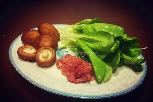 香菇白菜肉汤的做法图解1