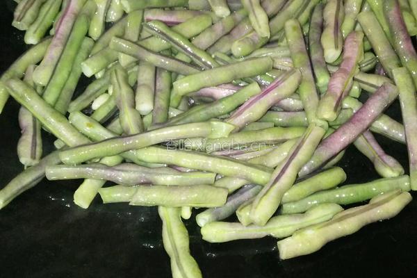 香炒红豆角的做法图解2