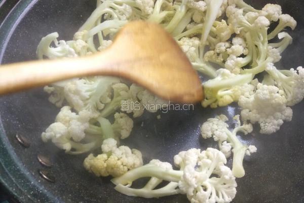 花菜炒鱿鱼的做法图解4