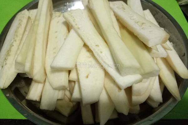 肉丝豆角炆茄子的做法图解1