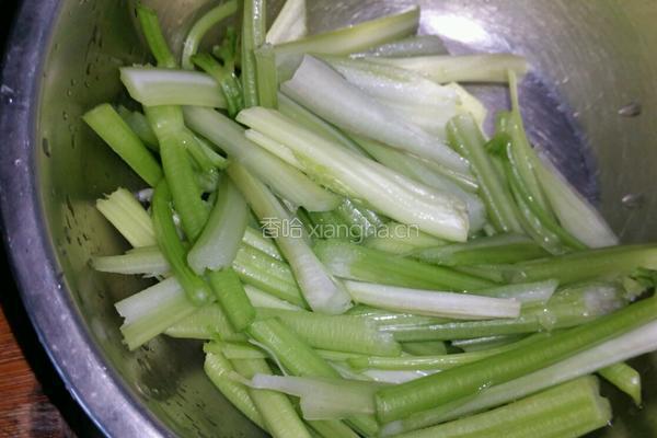 芹菜炒土豆丝的做法图解2