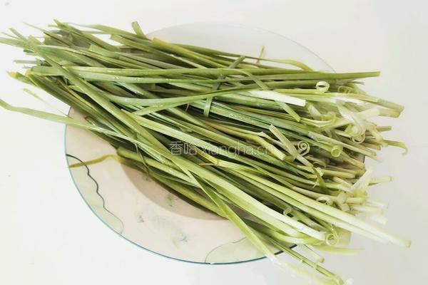 韭菜煎饼的做法图解1