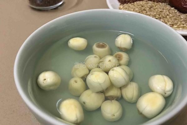 红枣红米补血养颜粥的做法图解2