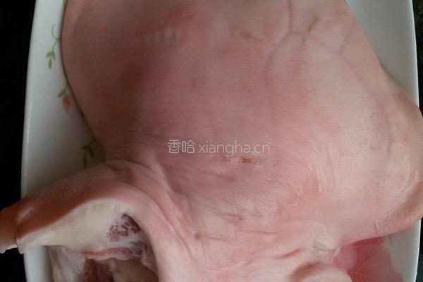 生煲猪耳朵的做法图解1