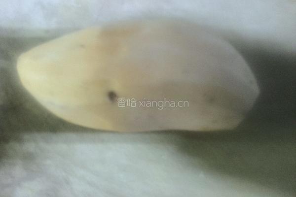 拔丝地瓜的做法图解1