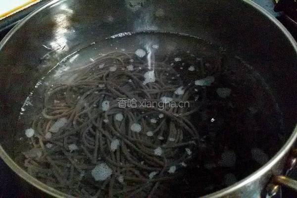 酸辣蕨根粉的做法图解2