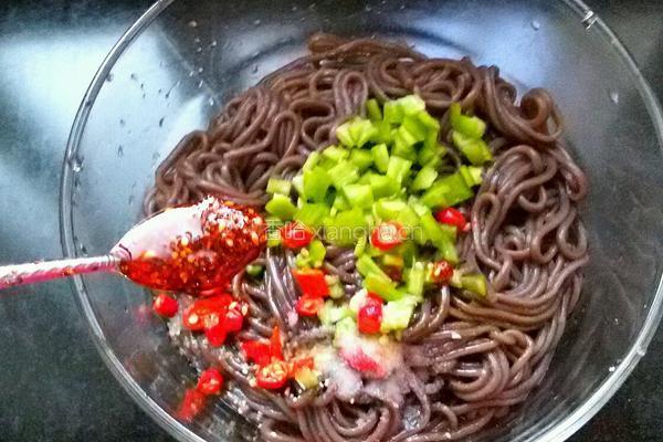 酸辣蕨根粉的做法图解4