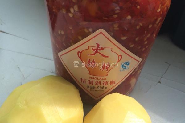 剁椒炒洋芋丝的做法图解1