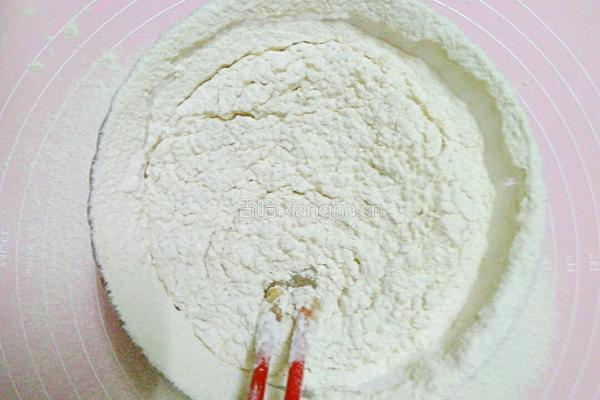 紫薯蛋黄酥的做法图解2
