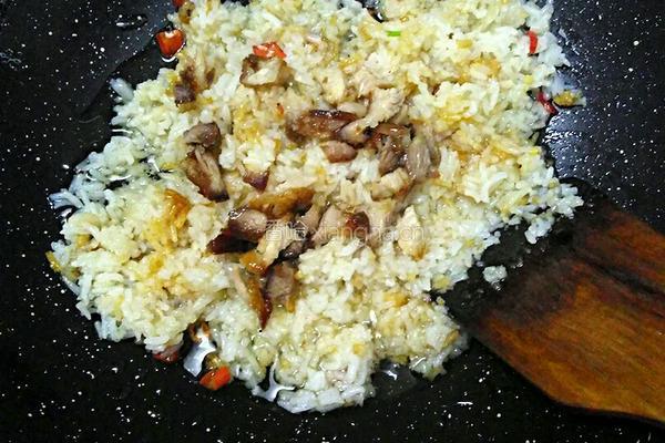 叉烧炒饭的做法图解5