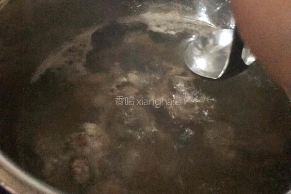 莲藕红豆骨头汤的做法图解6