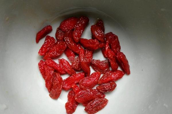 红枣银耳芋头汤的做法图解5