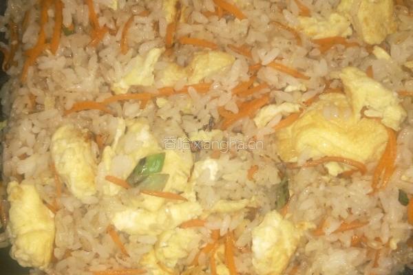 胡萝卜鸡蛋炒饭的做法图解6