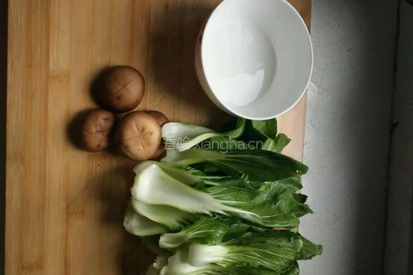 香菇扒油菜的做法图解1